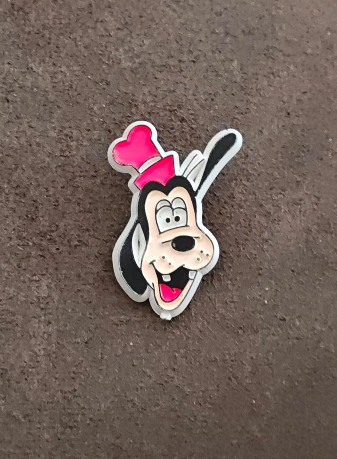 1970s/80s Rare Walt Disney Productions Goofy Plastic Pin