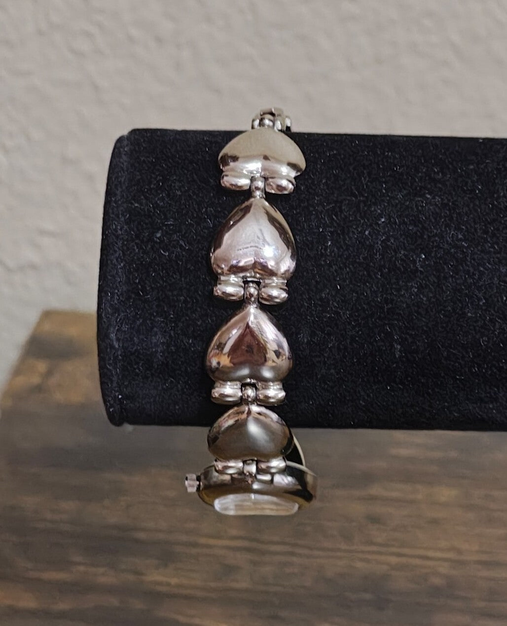 1990s Shannons Heart-Shaped Silver Tone Link Bracelet Statement Ladies Watch