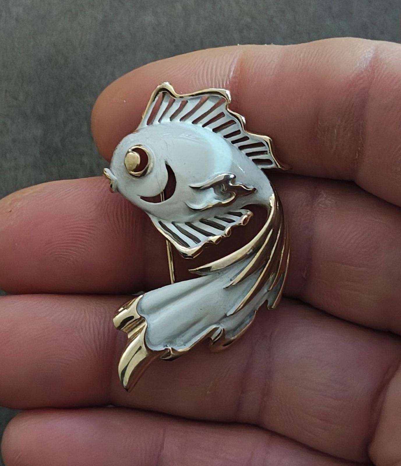 1960s/70s Vintage Gold Tone White Enamel Angel Fish Brooch Pin