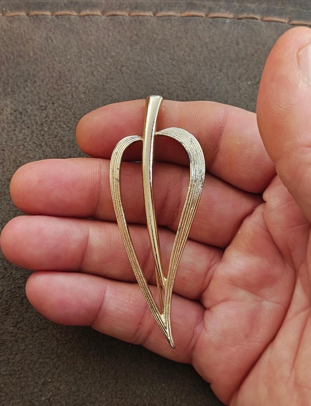 1960s Signed Sarah Coventry "Simplicity" Open Leaf Brooch