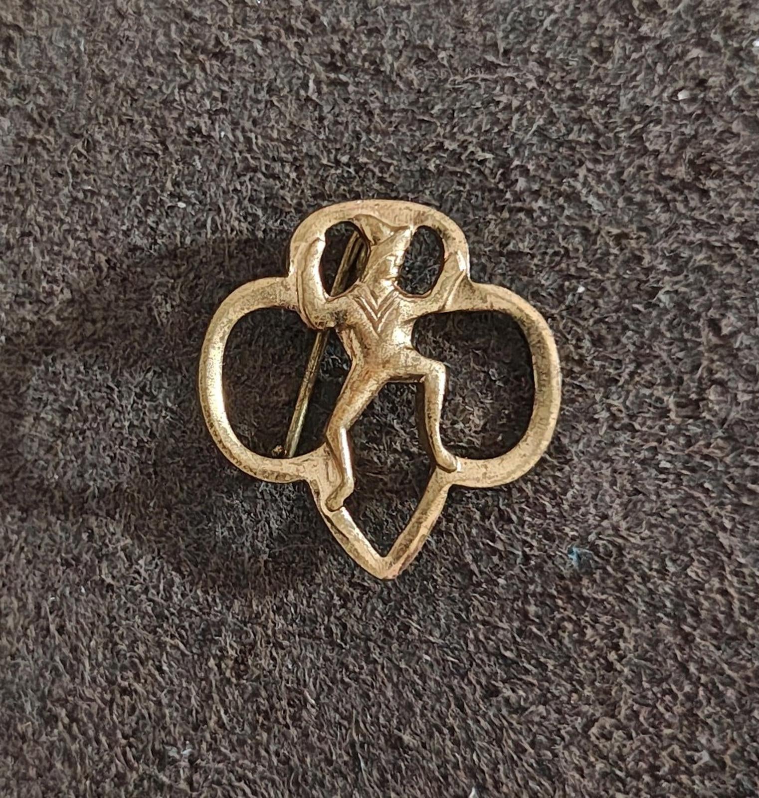 1960s Vintage vintage Girl Scout Brownie Membership Gold Tone Pin Brooch