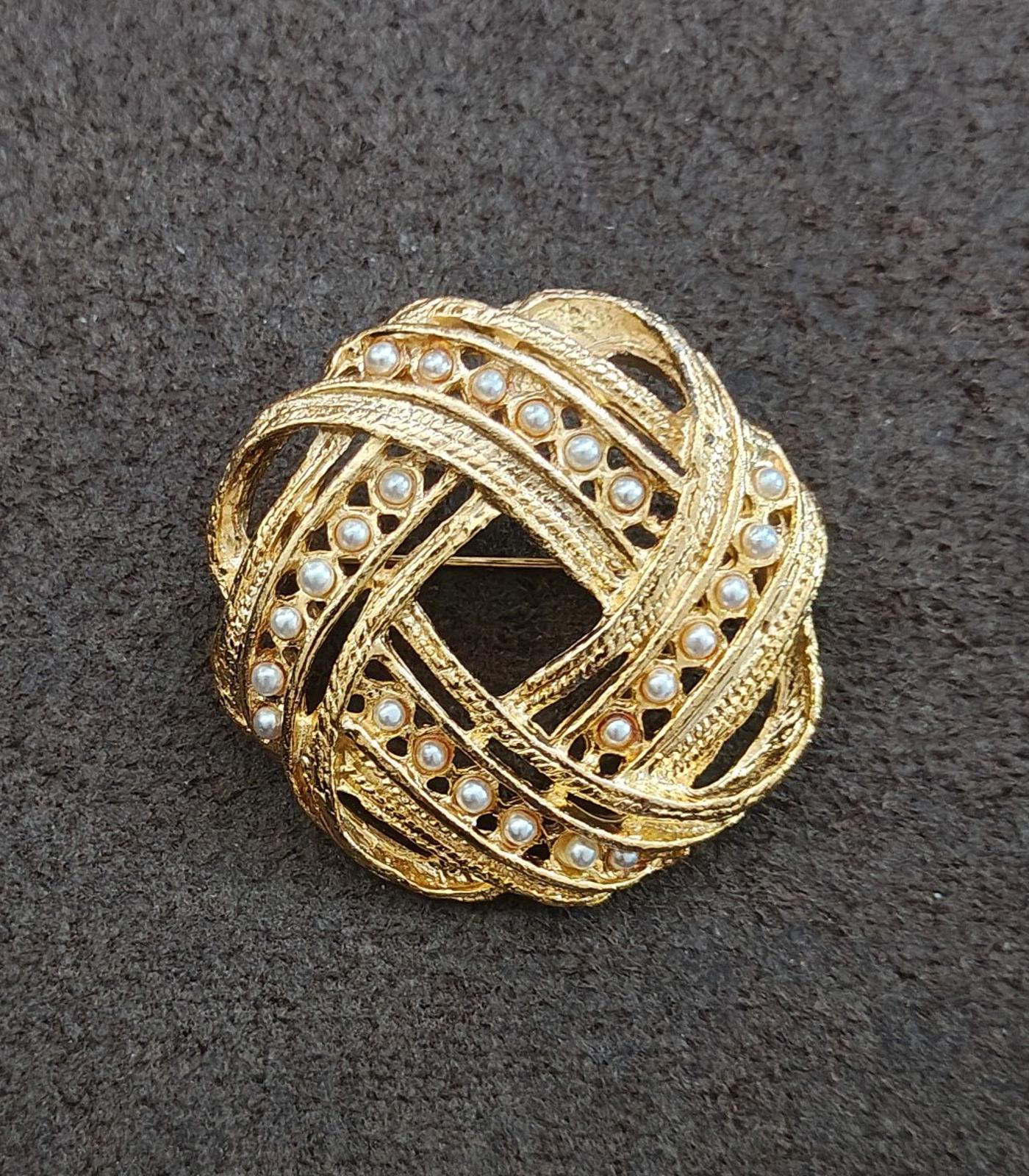 1980s Victorian Style Gold Tone With Small Faux Pearls Brooch