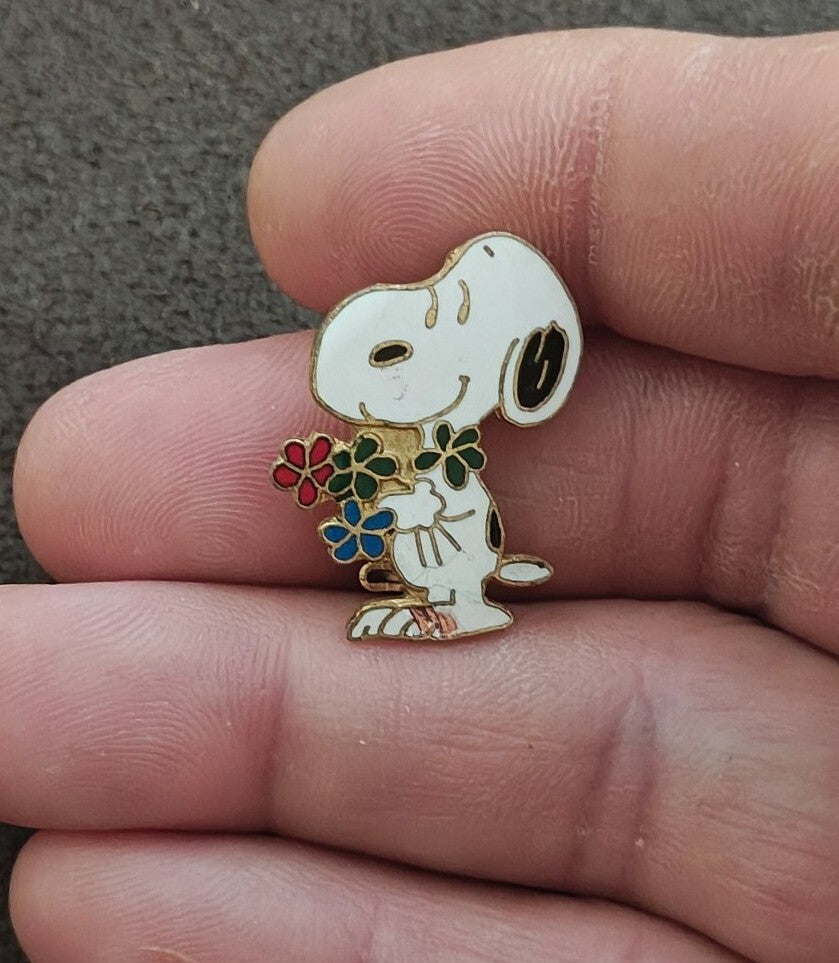 1970s Peanuts Snoopy Holding Bouquet of Flowers Cloisonné Gold Tone Enamel Pin