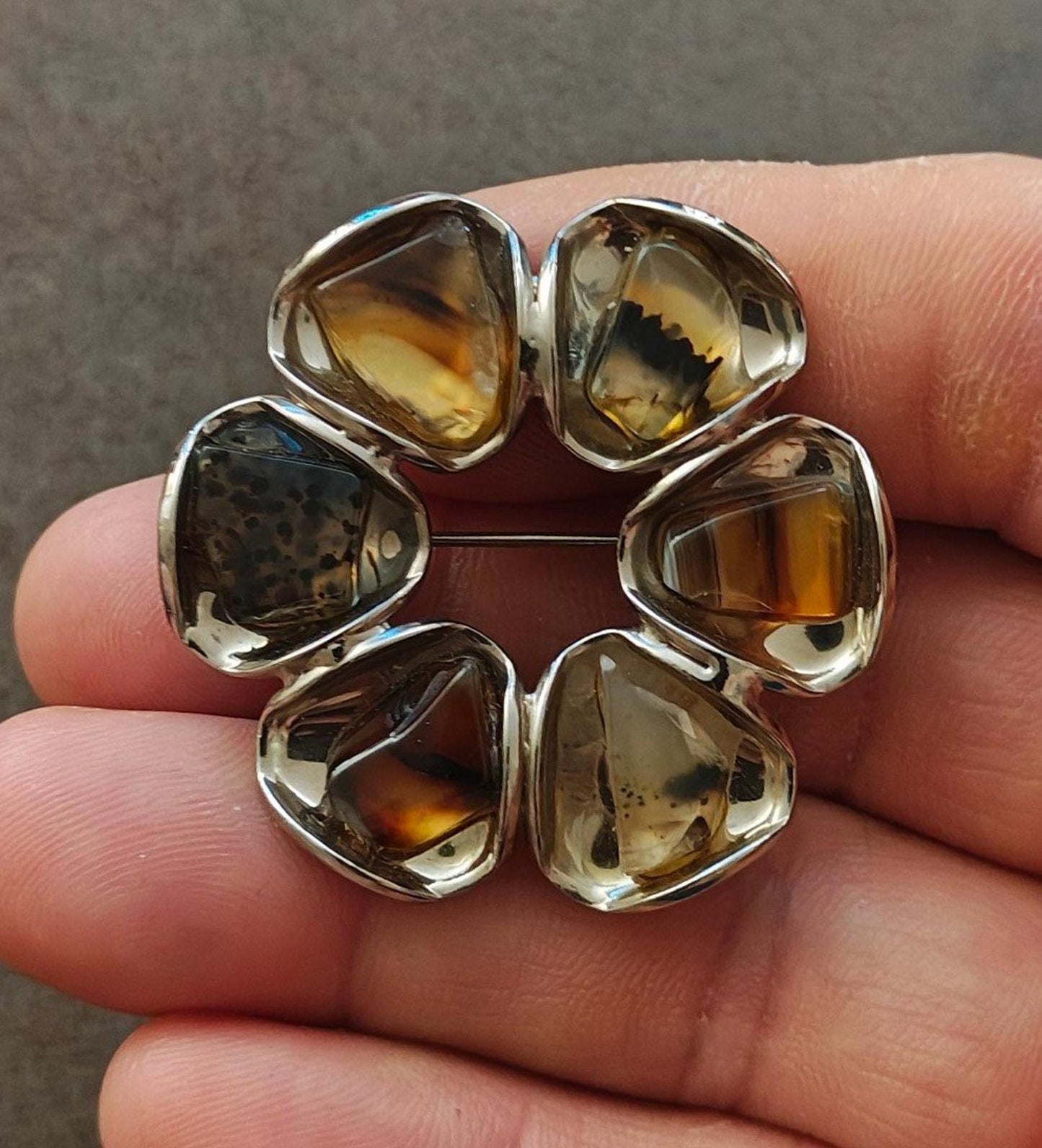 1980s Gold Tone Circular Brooch Featuring Six Individual Pieces of Agate Stones