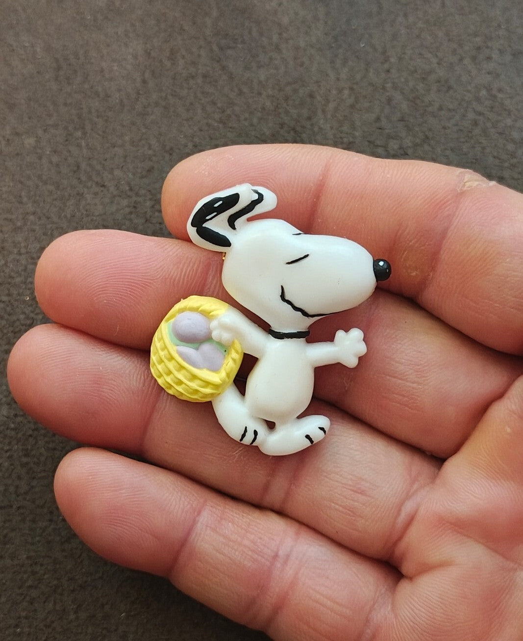 1990s Hallmark Peanuts Snoopy Easter Basket Brooch Pin