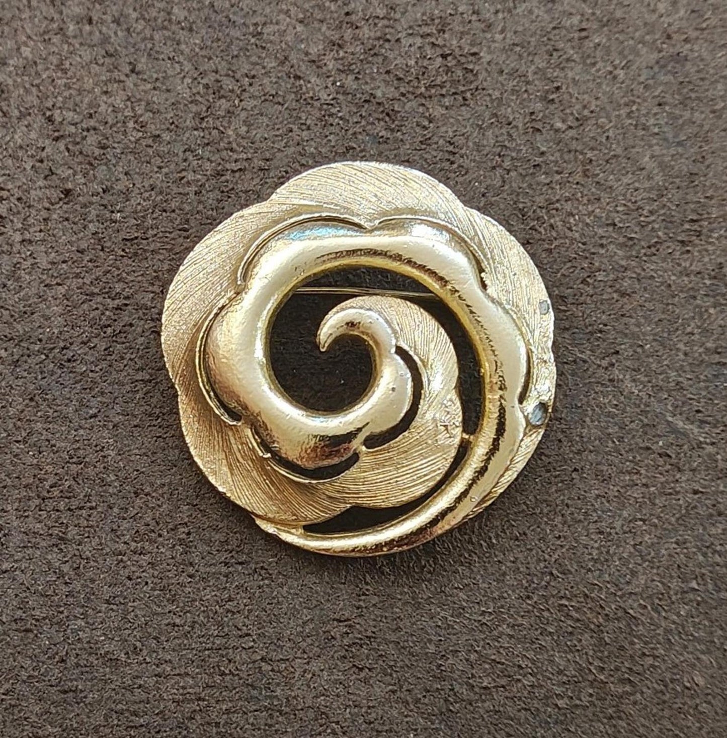 1980s Gold Tone Textured Swirl Flower Design Brooch