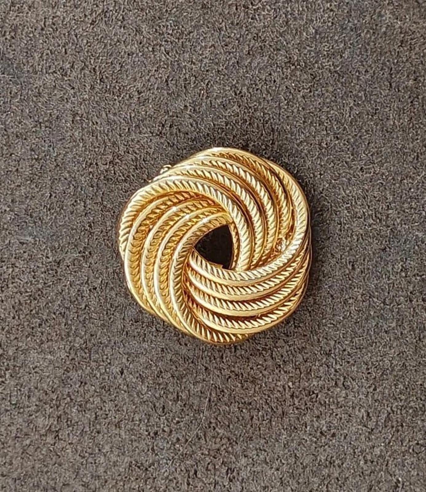 Gold tone rope swirl brooch pin, small round modernist spiral with cutout center