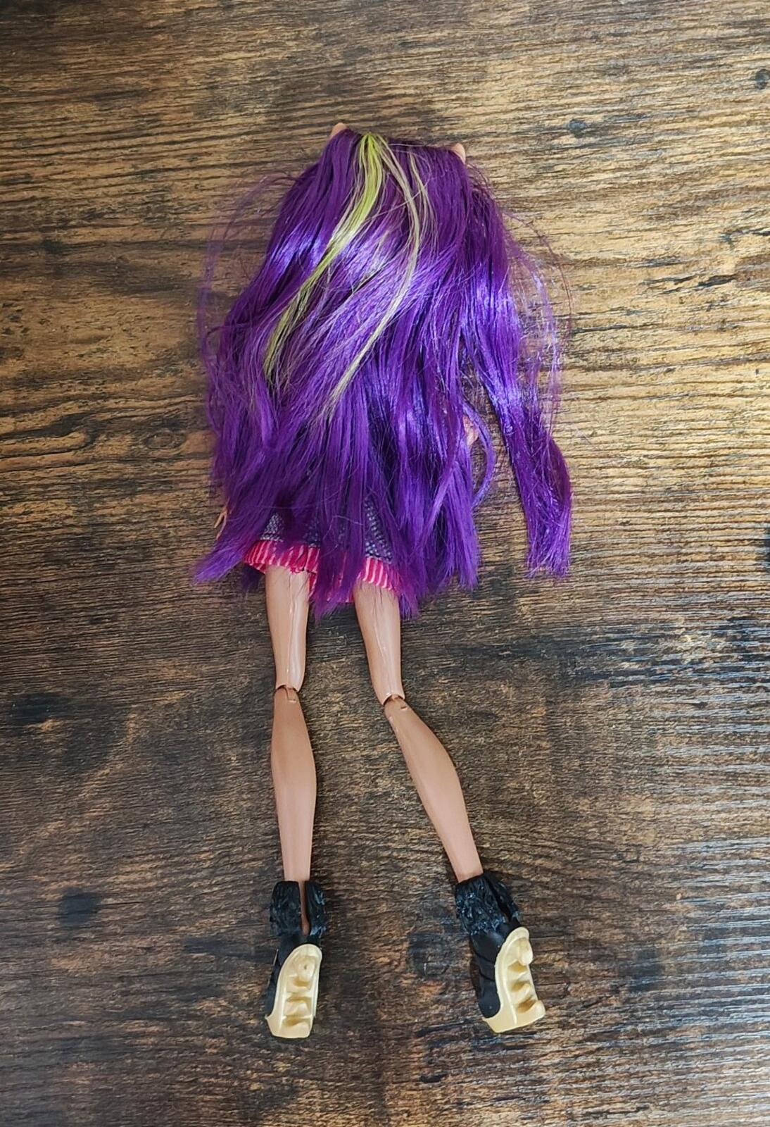 2008 Monster High Clawdeen  With Red Outfit & Black Shoes.