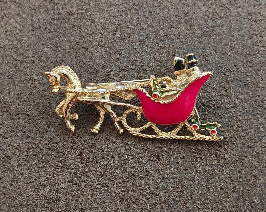 1960s/70s Christmas Horse-drawn Sleigh Gold Tone Enamel Brooch