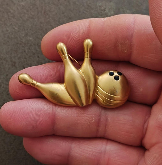 1996 Avon Matte Gold Tone Finish "My Favorite Hobby" Bowling Pin & Ball Brooch
