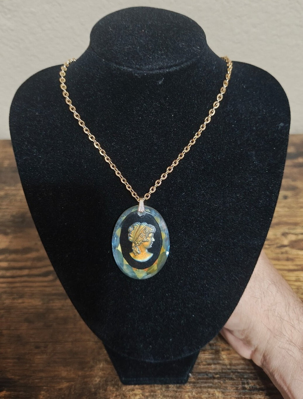 1950s Gilded Glass Cameo Pendant Necklace