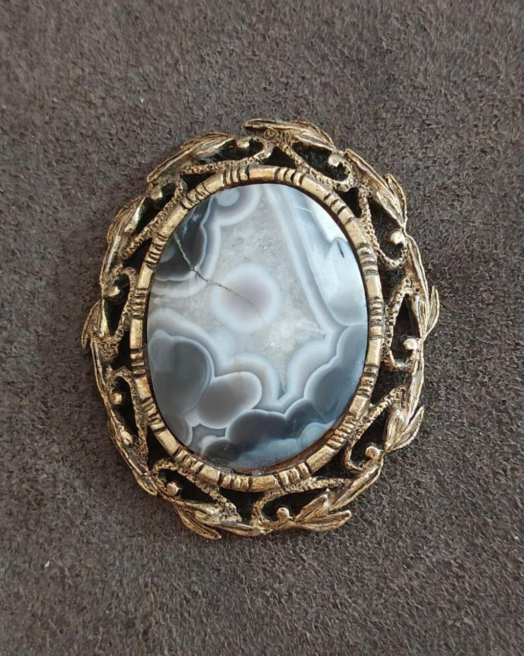 Vintage framed agate cabochon pendant, oval blue cabochon surrounded by goldtone leaves