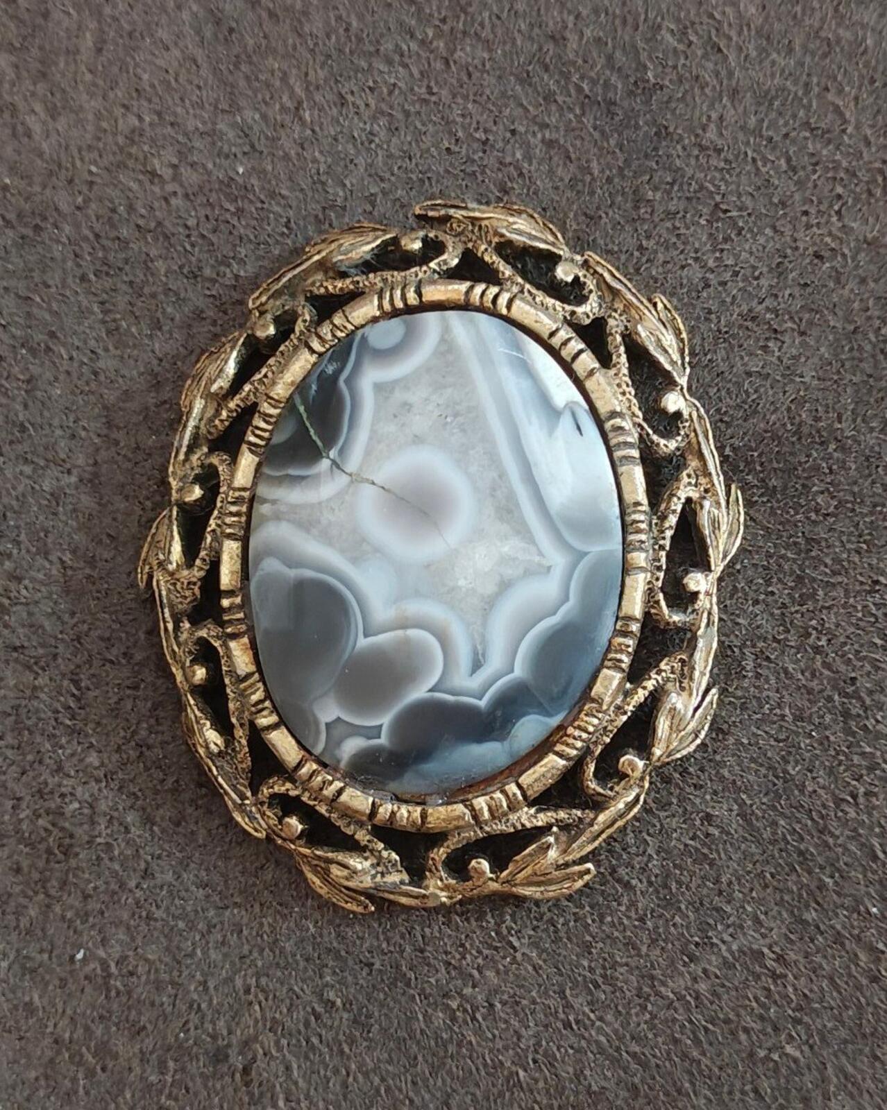 Vintage Framed Agate Cabochon Goldtone Pendant