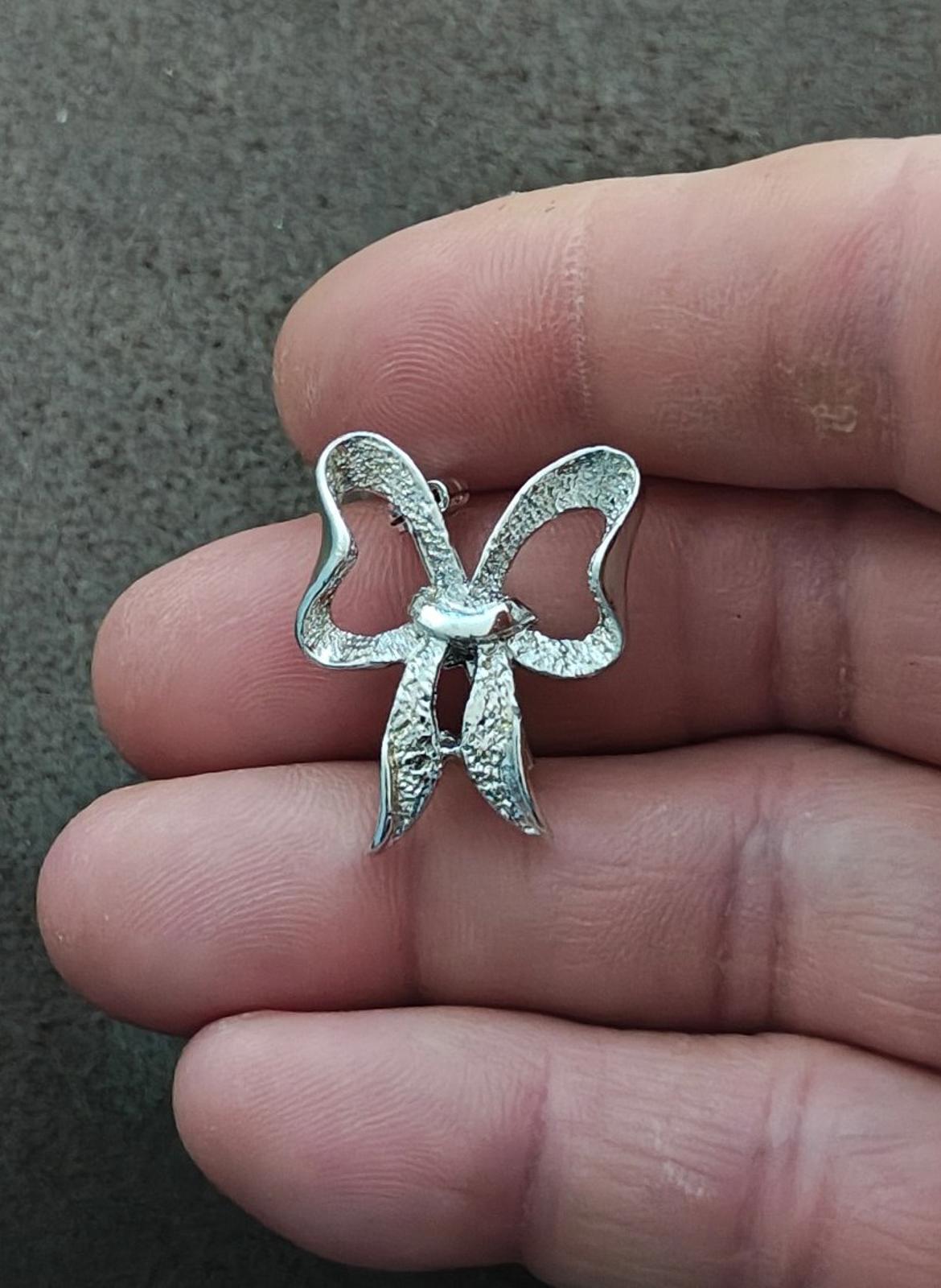 1970s Vintage Signed Gerry's Silver Tone Bow Shaped Brooch Pin
