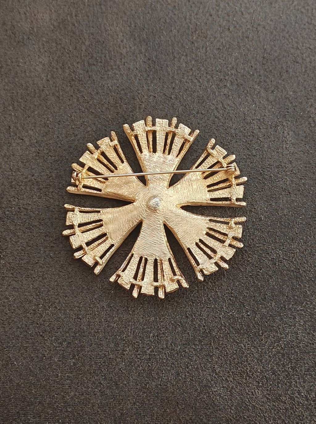 1960s Textured Gold Tone Floral Starburst Statement Brooch Pin