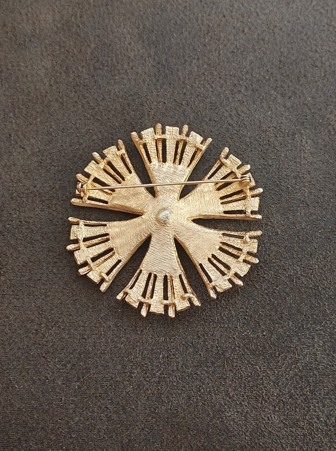 1960s Textured Gold Tone Floral Starburst Statement Brooch Pin