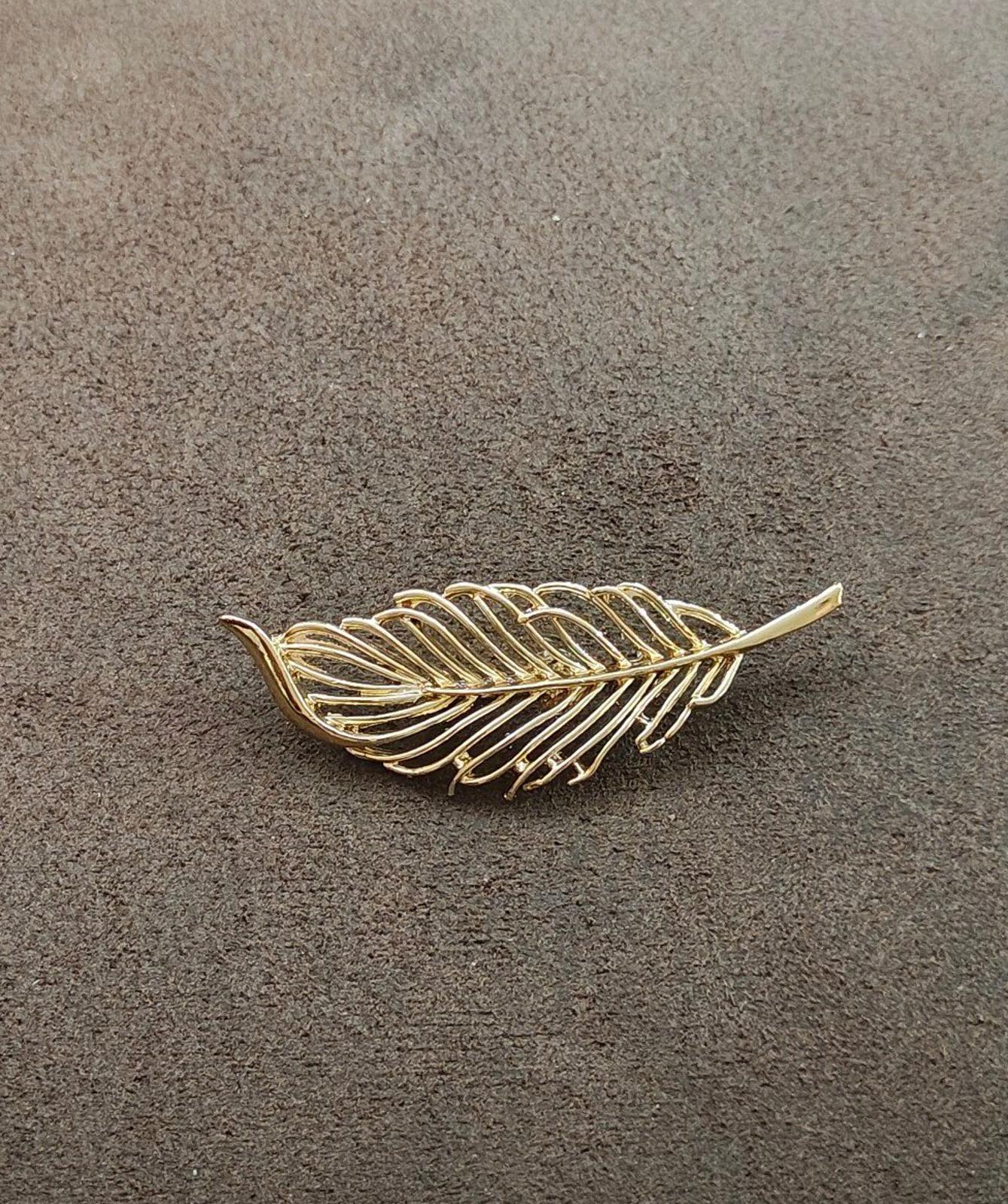 1980s Gerry's Open Work Gold Tone Feather/Leaf Brooch