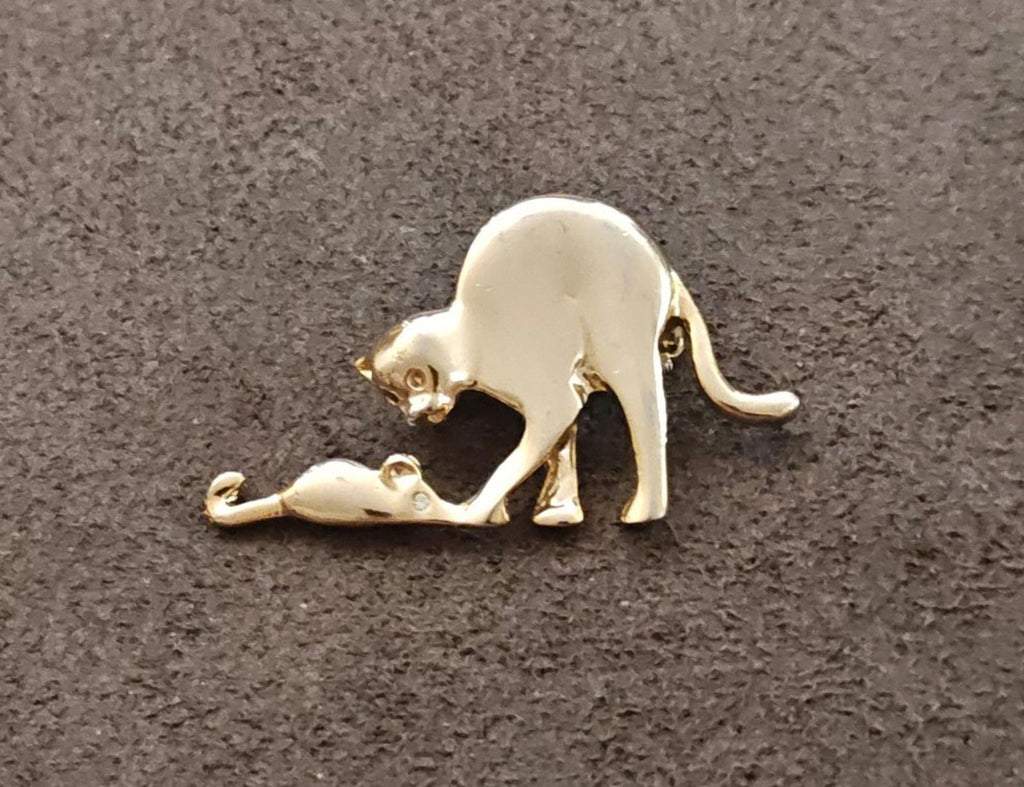 1980s Gold Tone With Clear Rhinestone Cat Chasing Mouse Brooch