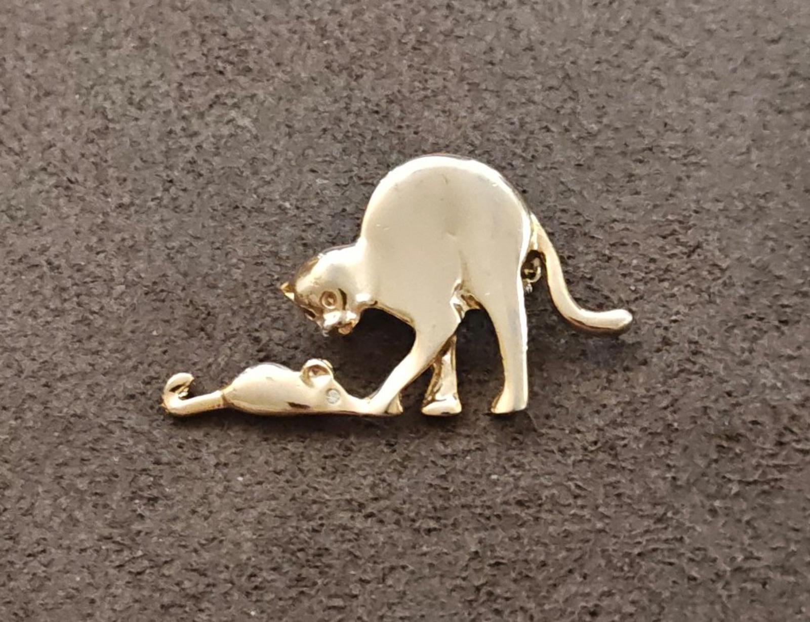 1980s Gold Tone With Clear Rhinestone Cat Chasing Mouse Brooch