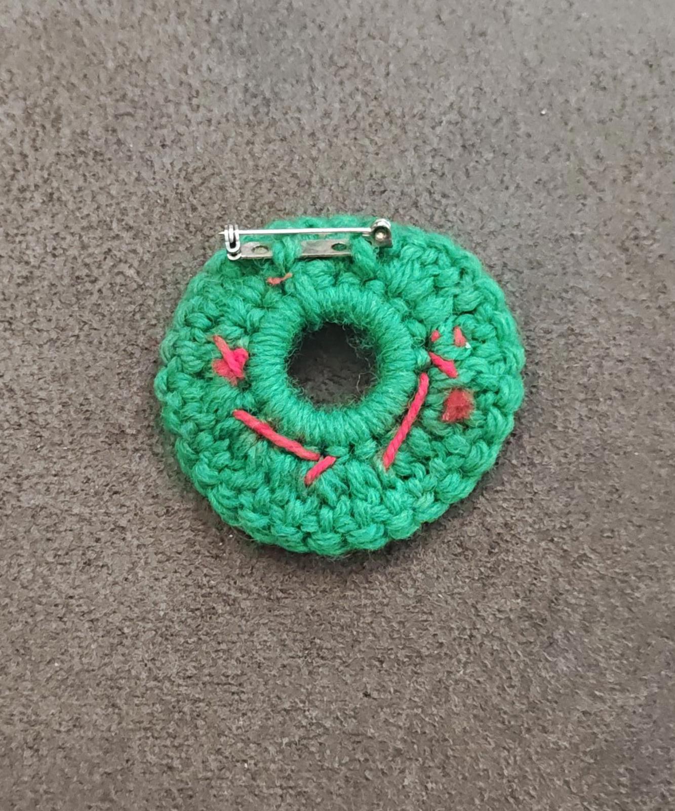 1980s Handcrafted Knitted Christmas Wreath Brooch