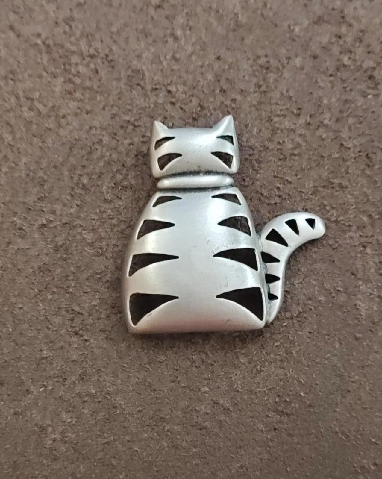 1980s Signed JJ (Jonette Jewelry) Pewter Cat Brooch