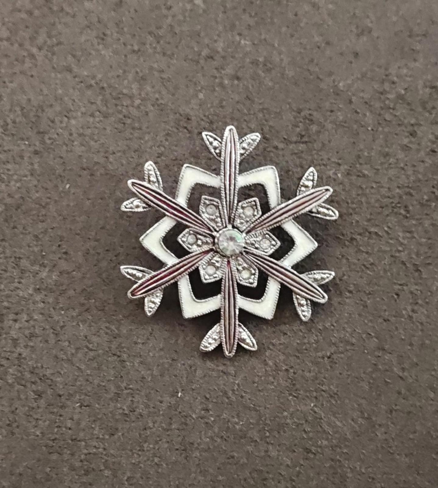 2000s Lia Sophia Silver Tone Snowflake With Iridescent Rhinestones Enamel Brooch