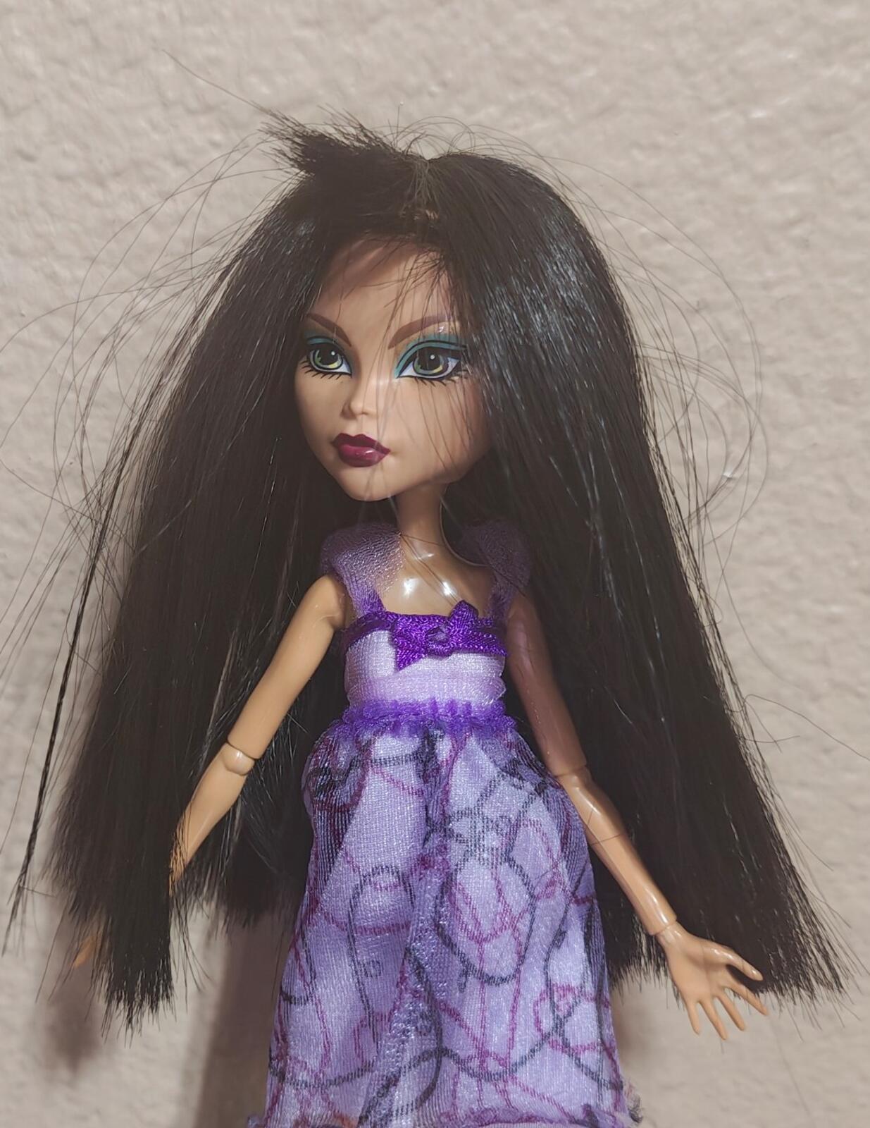 2008 Monster High Cleo de Nile With Purple Outfit