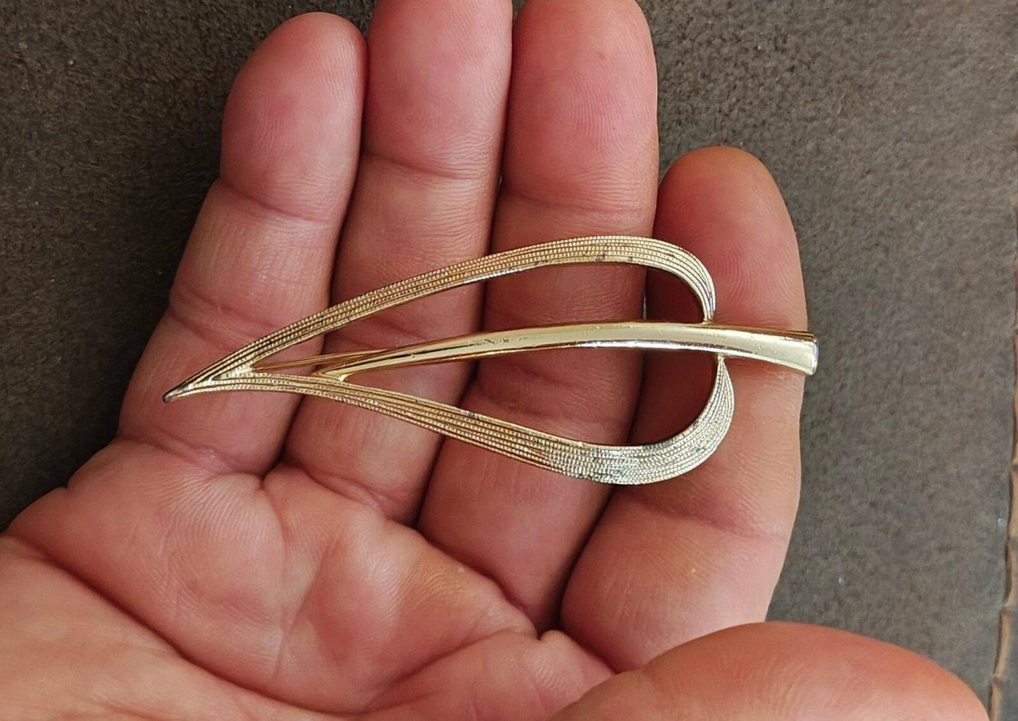 1960s Signed Sarah Coventry "Simplicity" Open Leaf Brooch