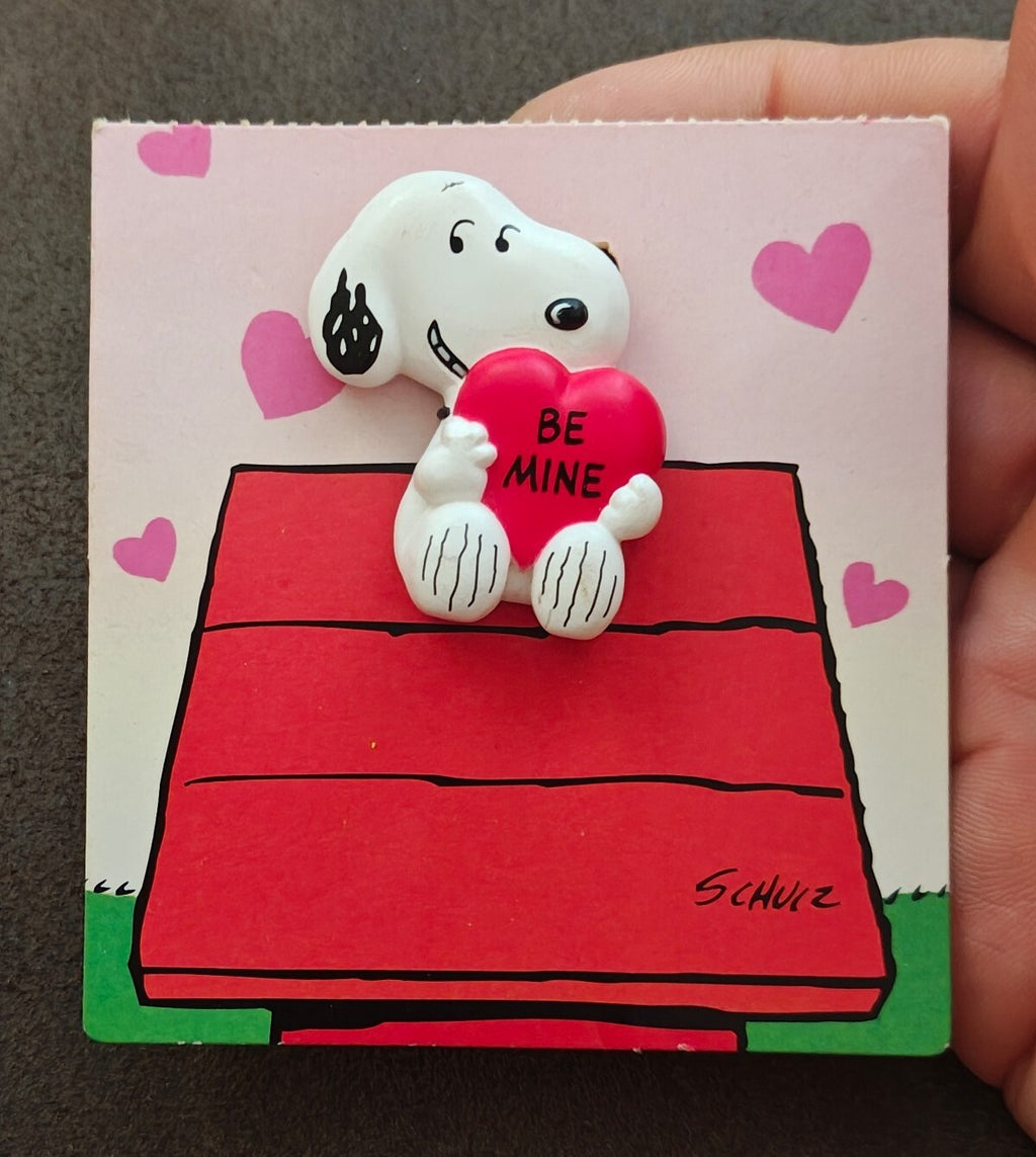 1980s Hallmark Peanuts Snoopy "Be Mine" Heart Valentine Brooch Pin