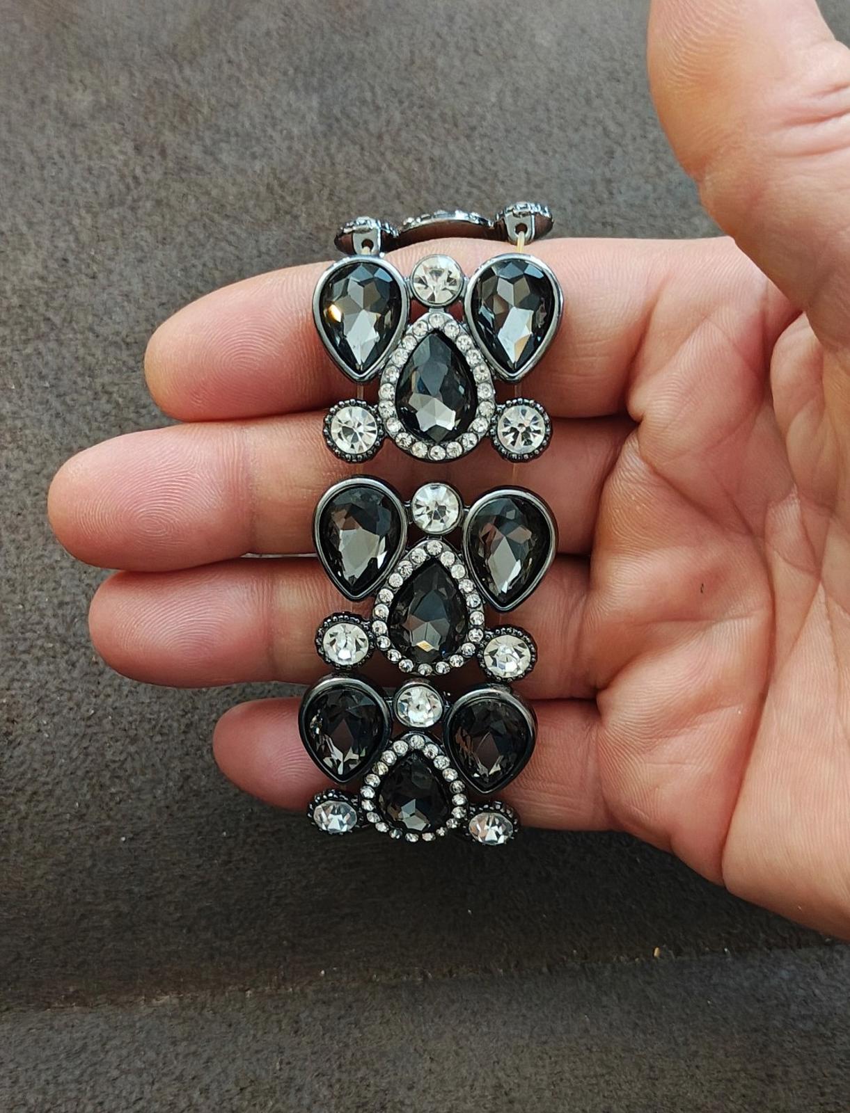 Pear Shaped Stones Pave Rhinestone Stretch Bracelet