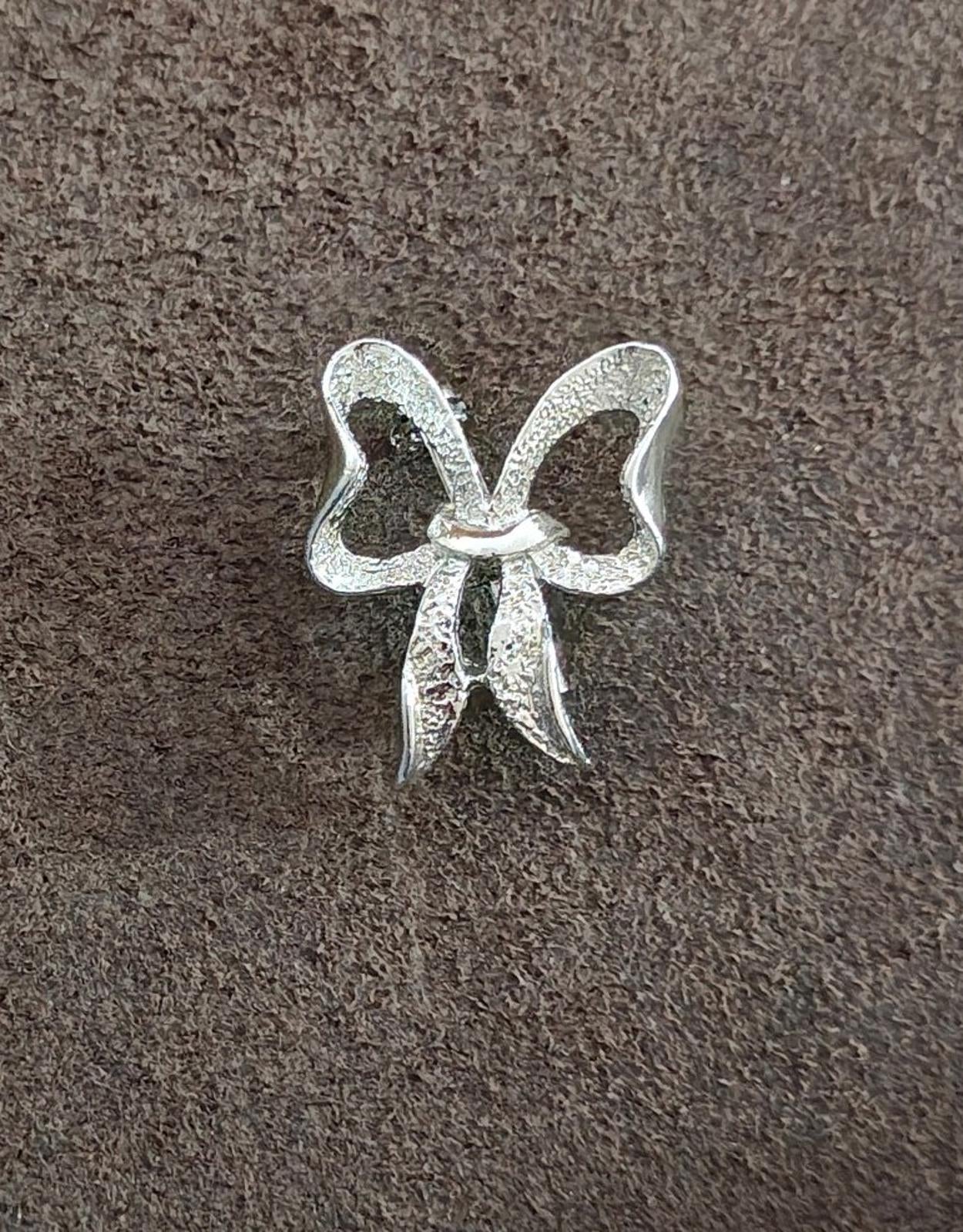 1970s Vintage Signed Gerry's Silver Tone Bow Shaped Brooch Pin