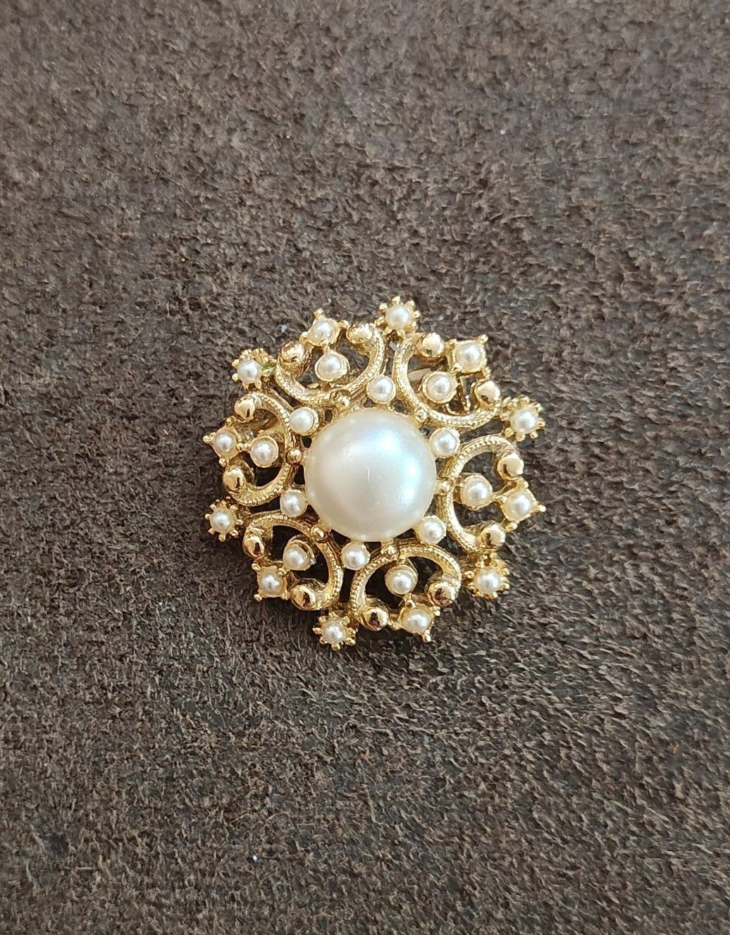 1970s Ornate Gold Tone Faux Pearl Starburst Brooch Pin