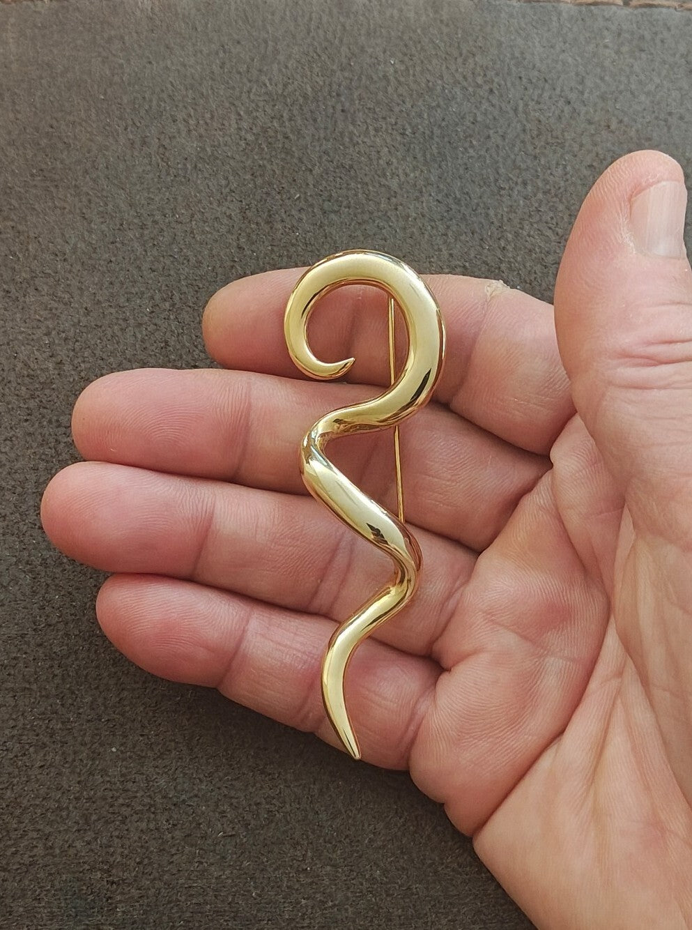 1980s Gold Tone Abstract/Swirl/Modernist Squiggle Brooch Pin.