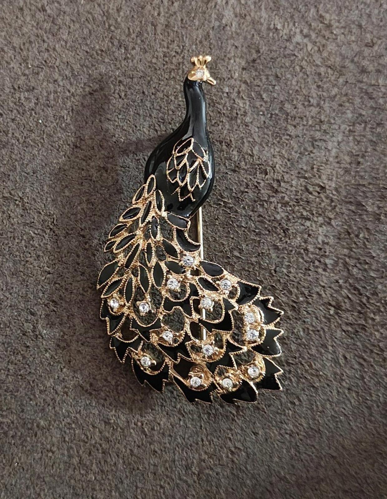 1990's Gold Tone Black Peacock With Sparkling Rhinestones Brooch Pin