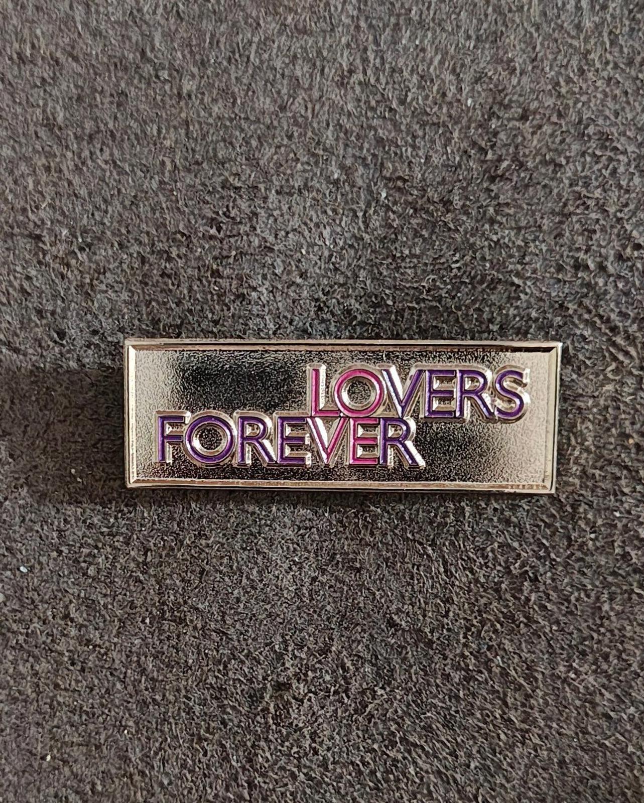 Nice Lovers Forever Gold Tone Pin