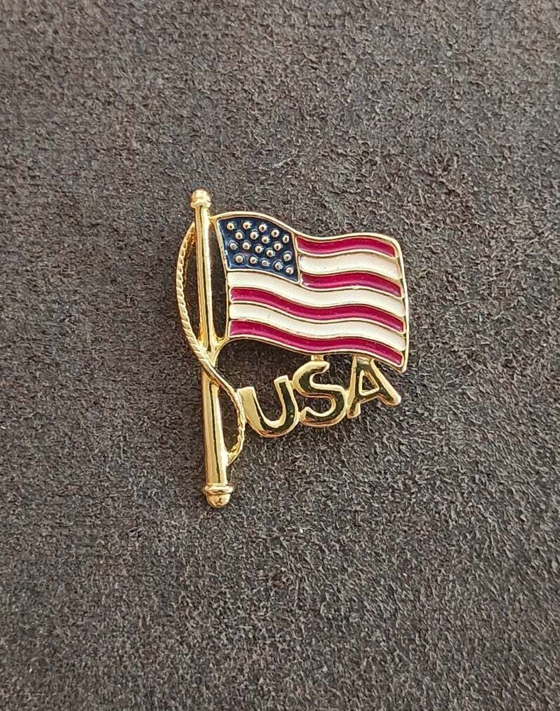 1980s Patriotic USA American Flag Gold Tone Enamel Pin