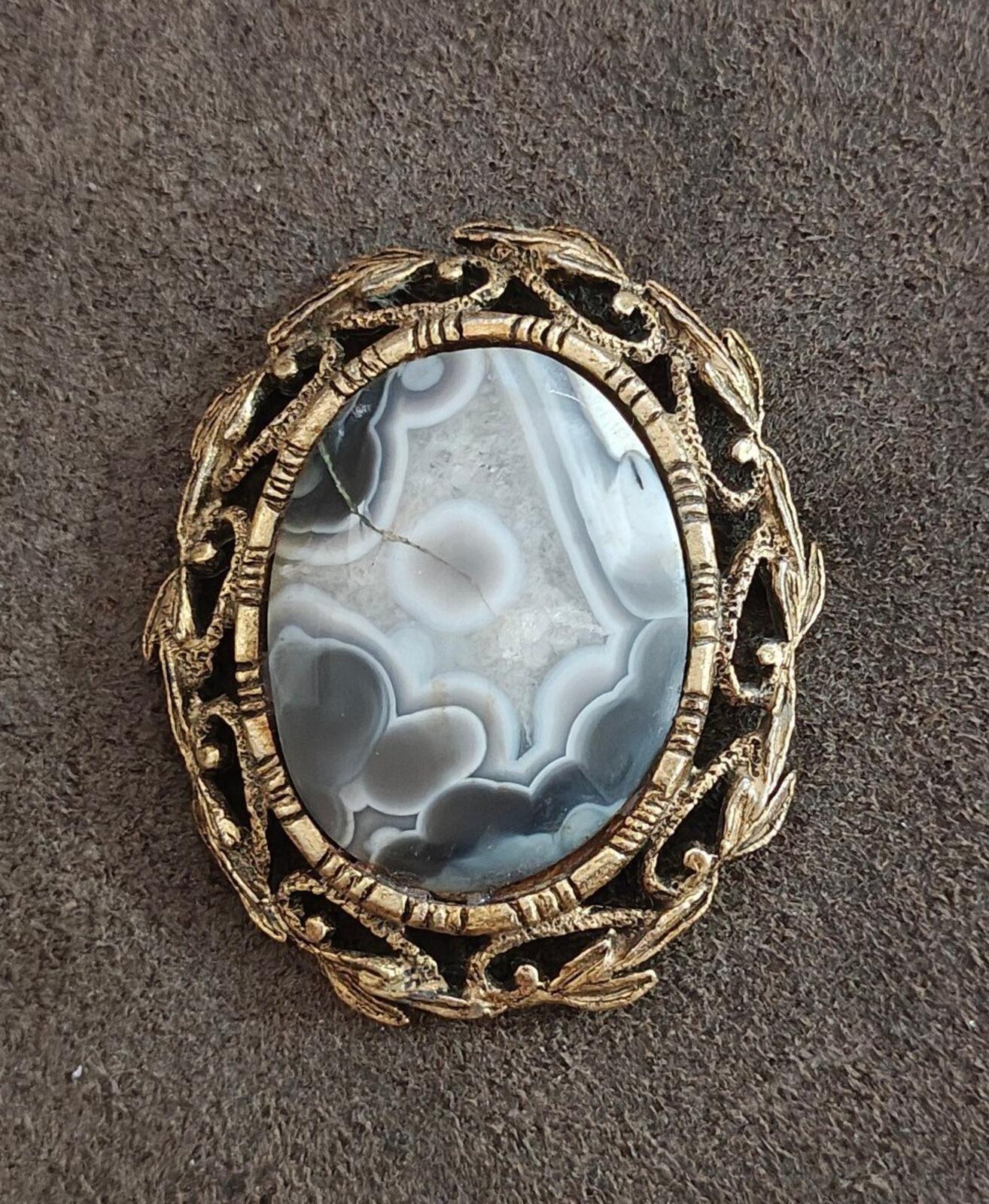Vintage Framed Agate Cabochon Goldtone Pendant