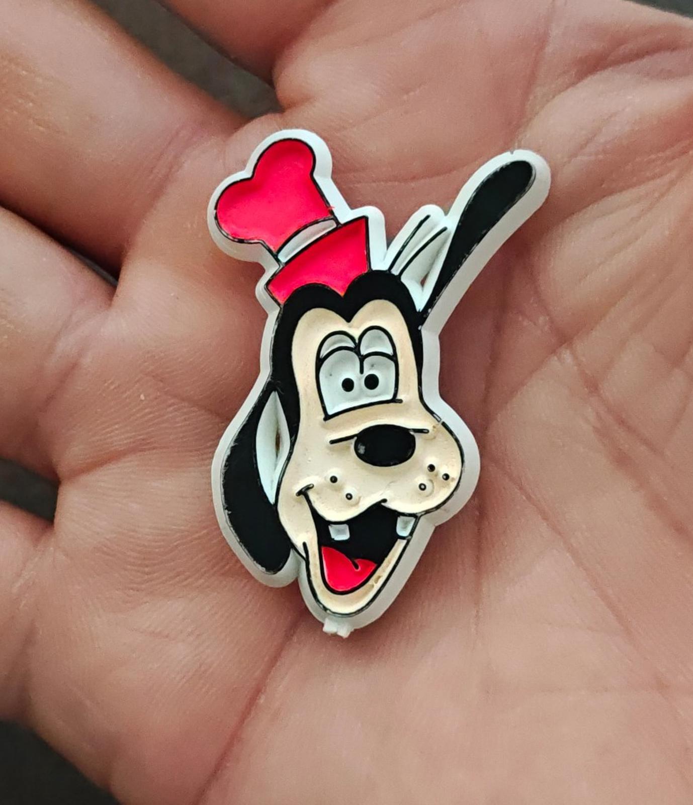 1970s/80s Rare Walt Disney Productions Goofy Plastic Pin