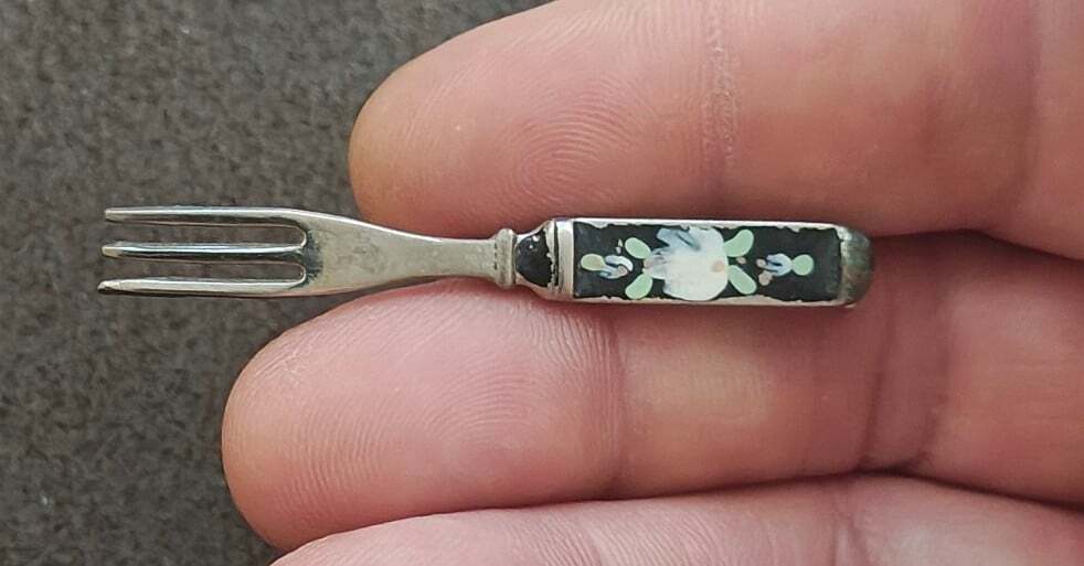 1930s/40s Miniature Silver Tone Fork With Floral Enamel Brooch Pin.