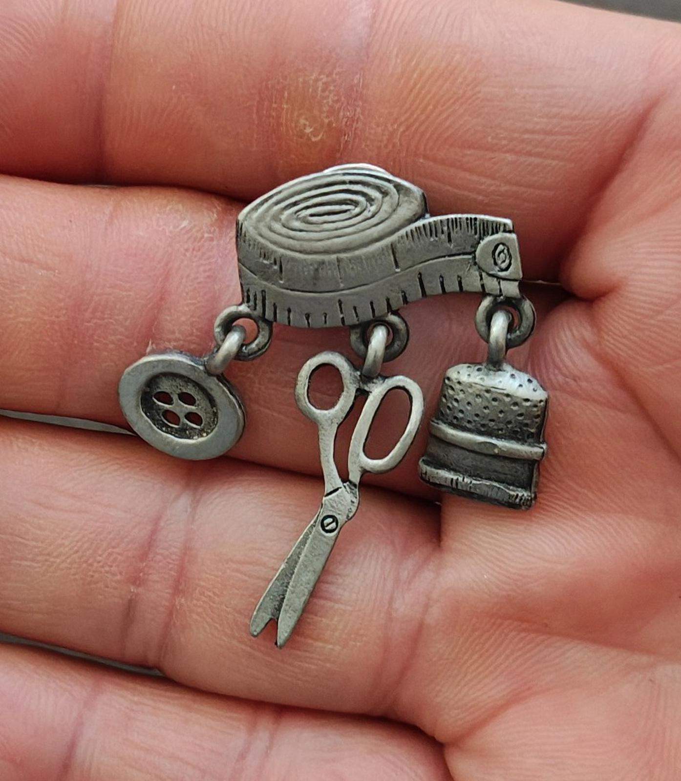 1980s Signed J.J. (Jonette Jewelry) Sewing Theme Pewter Dangle Brooch