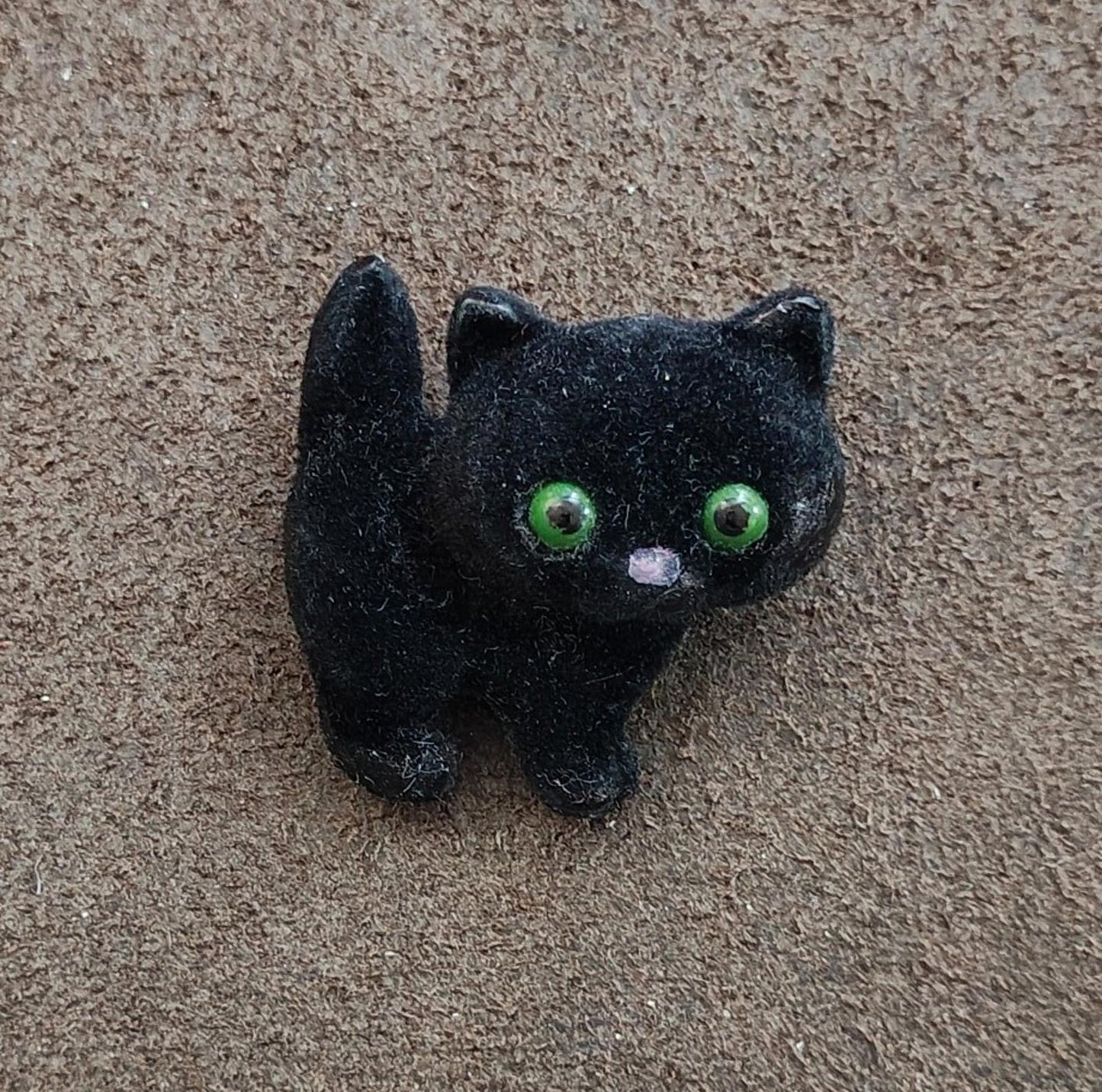 1982 Hallmark Halloween Flocked Fuzzy Black Cat Brooch