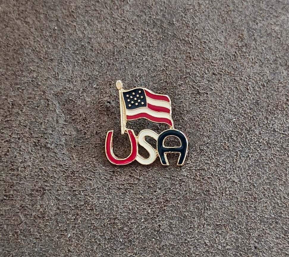 2000 Patriotic Horseshoe Style Letters USA American Flag Enamel Pin