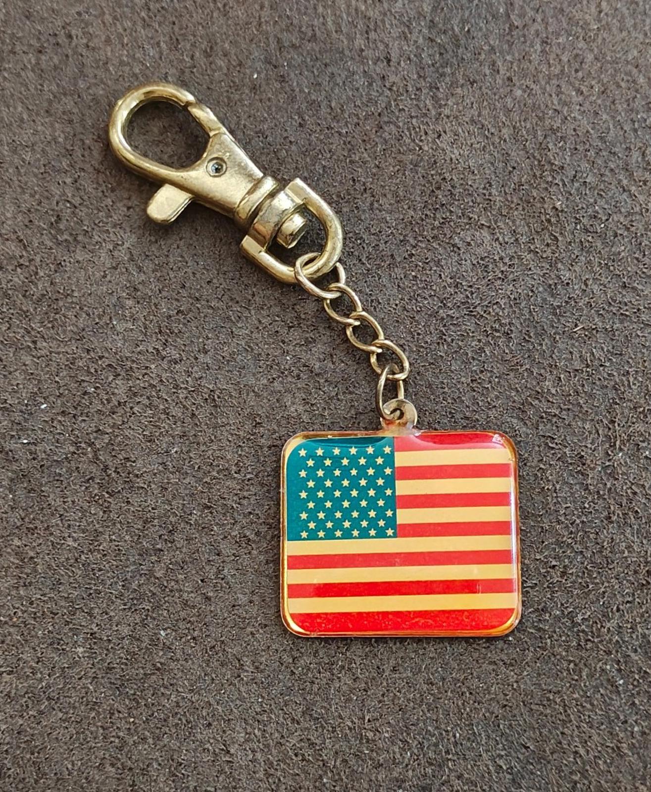 1980's Patriotic American Flag Gold Tone Keychain