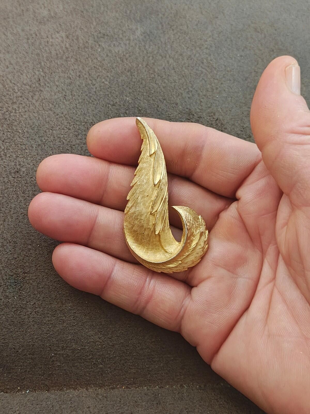 1960s Gold Tone Textured Feather Swirl Brooch