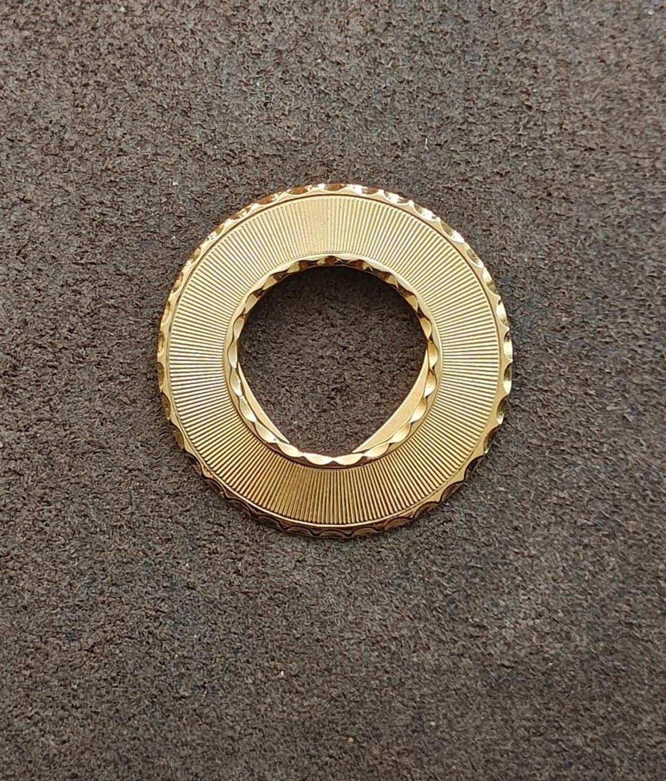 1960/70s Vintage Lieba USA Gold Tone Round Textured Scarf Clip