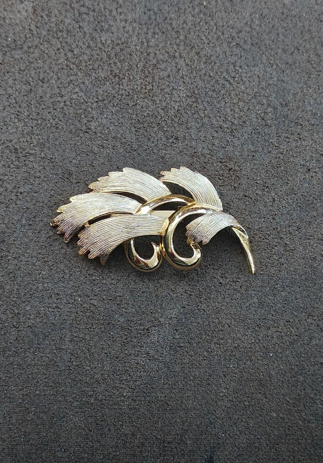 Vintage Gold Tone Abstract Textured Leaf Brooch Pin