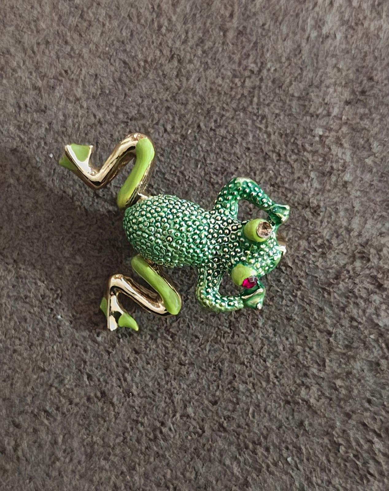 1960s/70s Gold Tone Green Frog Enamel With Red Jeweled Eyes Brooch Pin