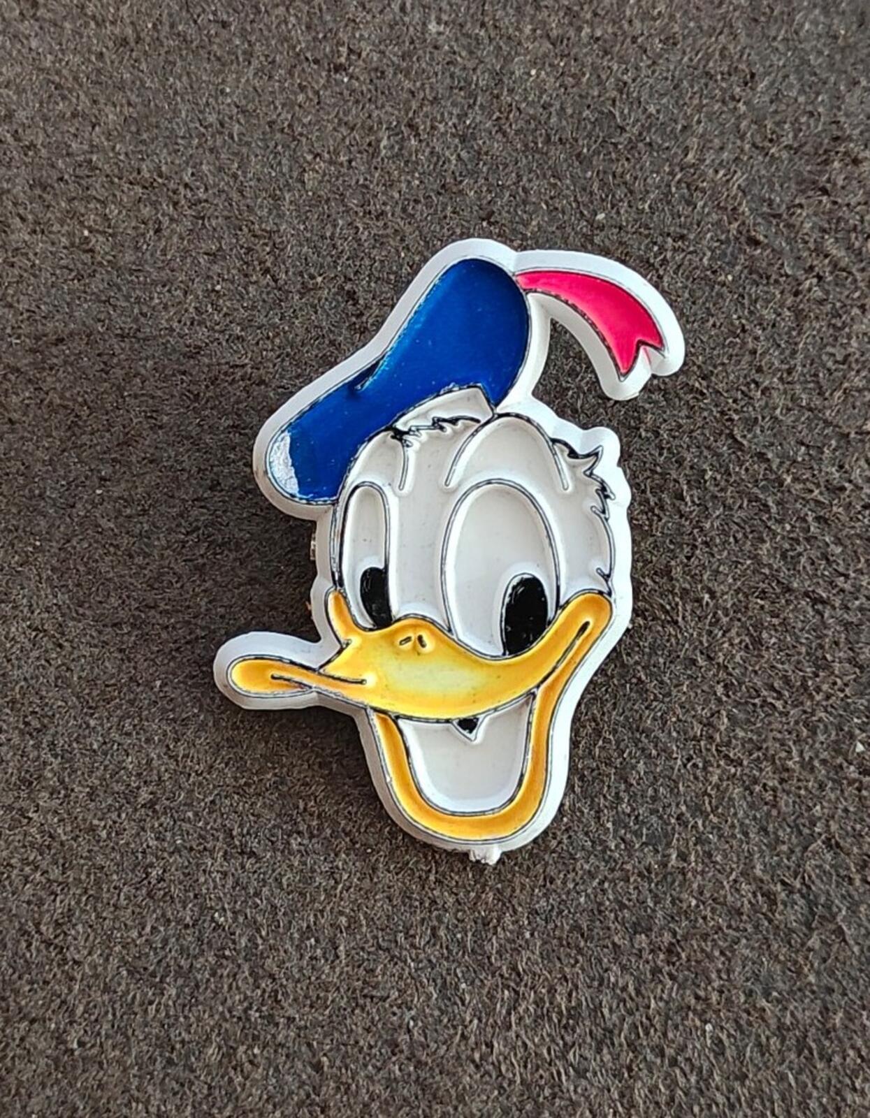 1970s/80s Rare Walt Disney Productions Donald Duck Plastic Pin
