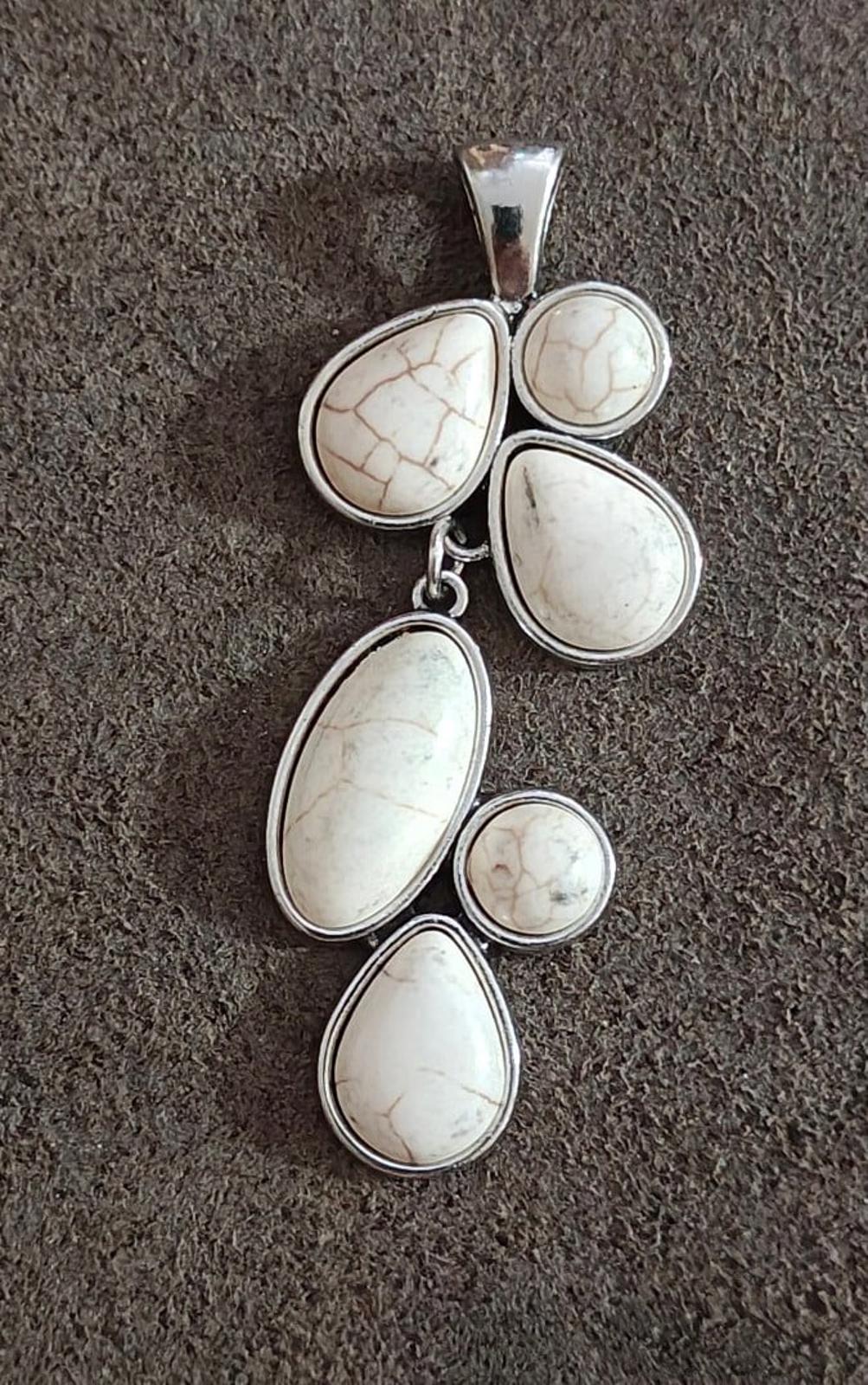 1990s Vintage Natural Howlite Gemstones Silver Tone Dangle Pendant