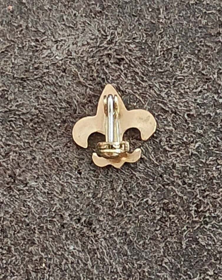 1980s Gold Tone Small Fleur-de-lis Pin Brooch